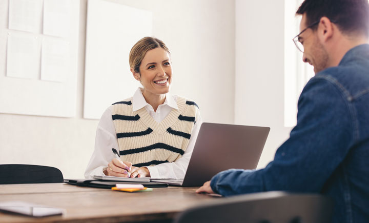 assistant ressources humaines emploi